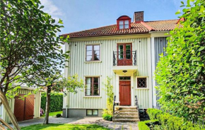Nice home in Göteborg with WiFi and 3 Bedrooms
